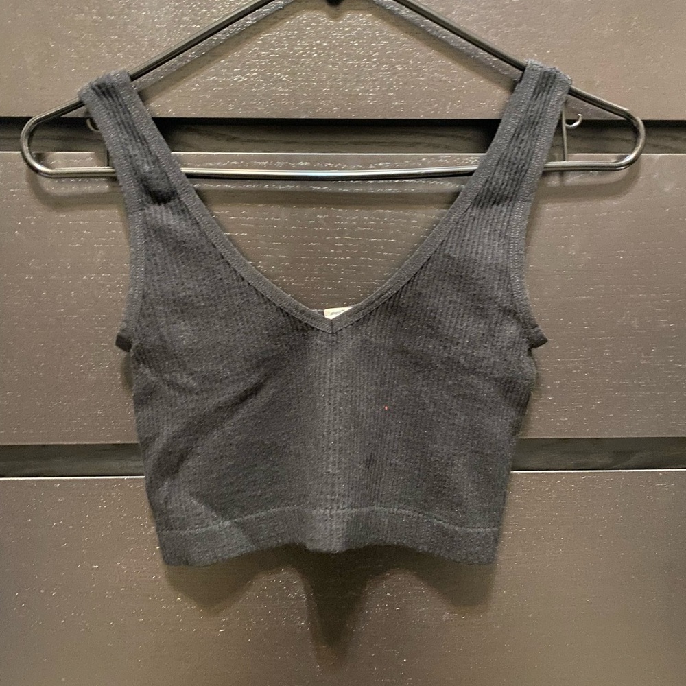 V-Neck black cropped Tank Top